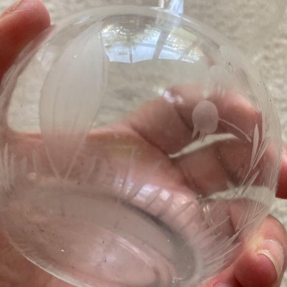 Thin European crystal small bud vase etched lily of valley - Picture 5 of 6